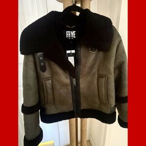 Frye olive jacket with faux shearling. Size M
NWT